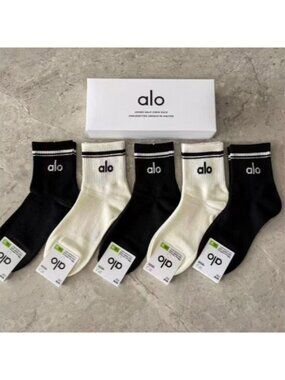 ALO Yoga Women's Classic Two-Stripe Half-Crew Socks 5-Pair Box Set - NWT